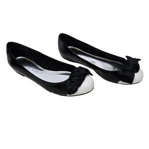 White House Black Market WHBM Ballet Flats Bow Front Cap Toe Size 6M Slip-On